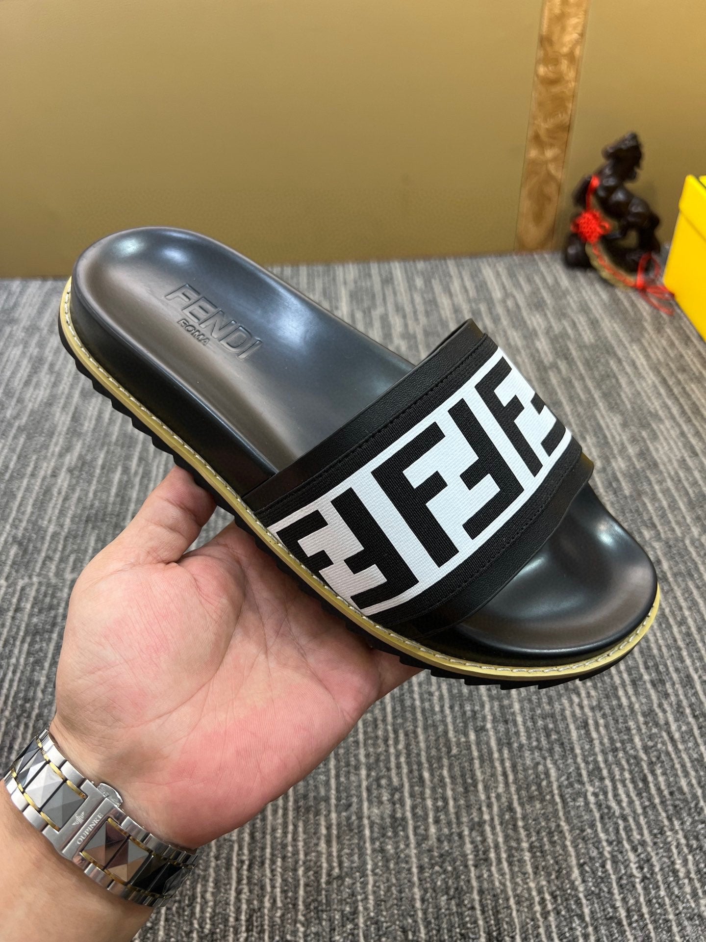 5YF111ZDE Stylish Slippers