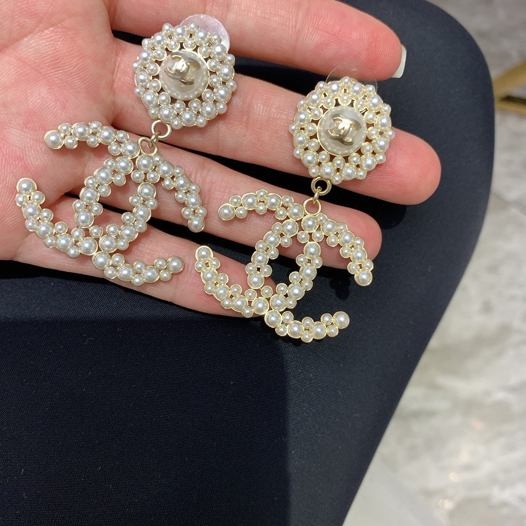 14C18EDE Stylish Earrings