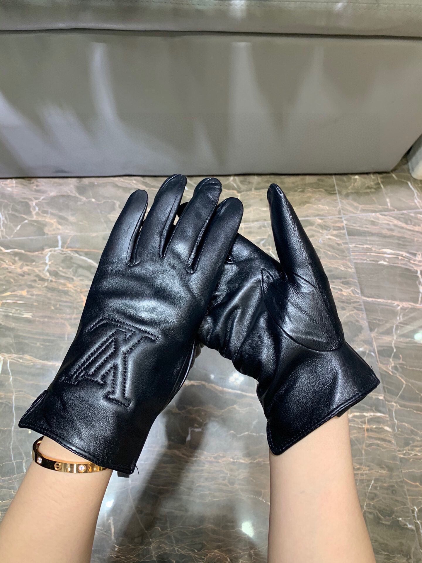 24E97SDE Stylish gloves