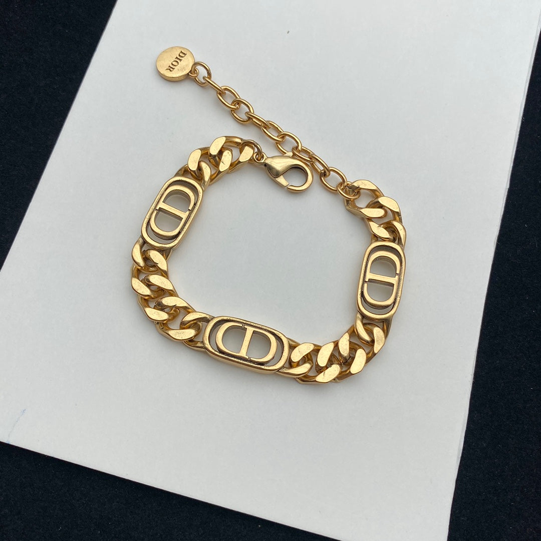 14D560XDE Stylish  Earrings Bracelets Necklaces