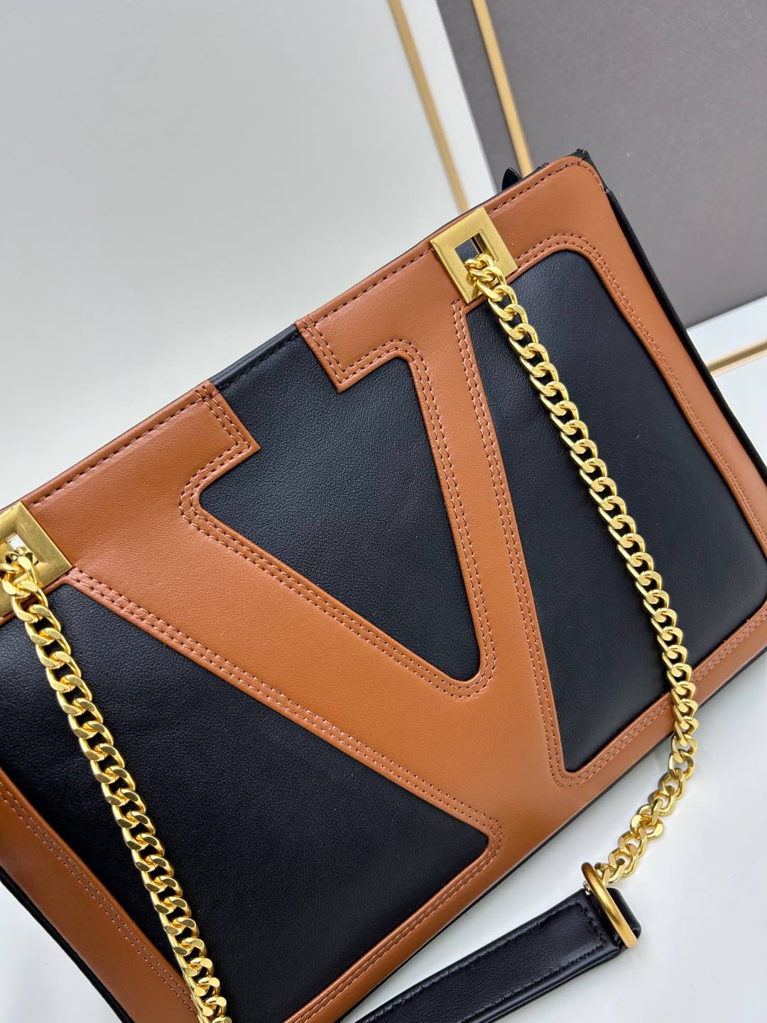 2WVL47BDE Stylish leather bag