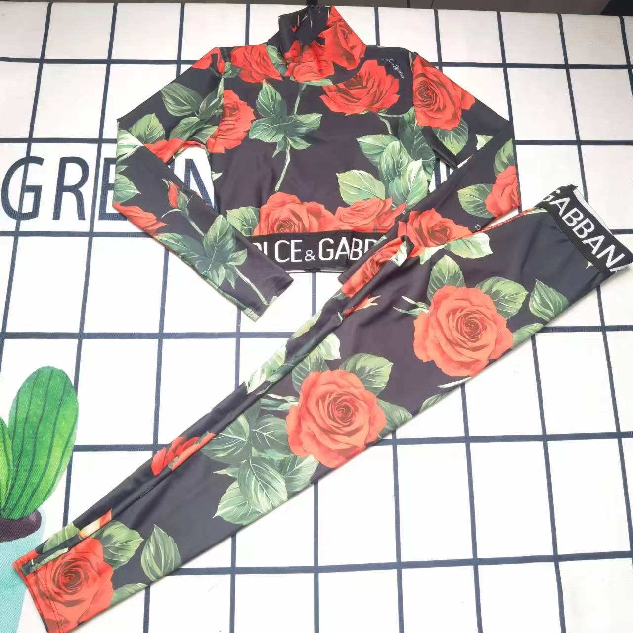 14A48YDE Stylish Long sleeve swimsuit