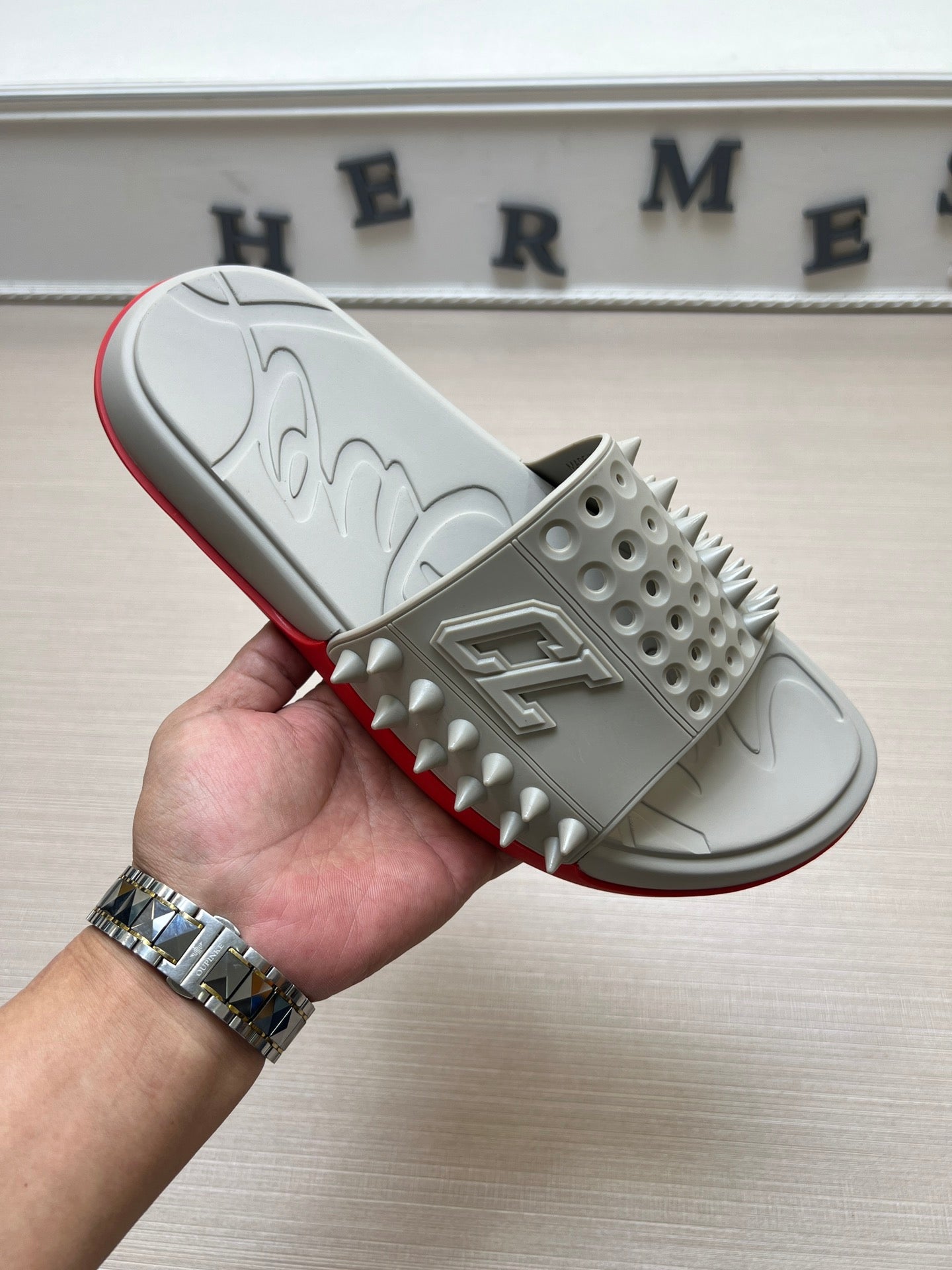 54A18ZDE Stylish slippers