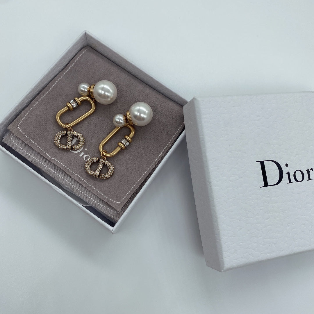 1YD226EDE Stylish Earrings