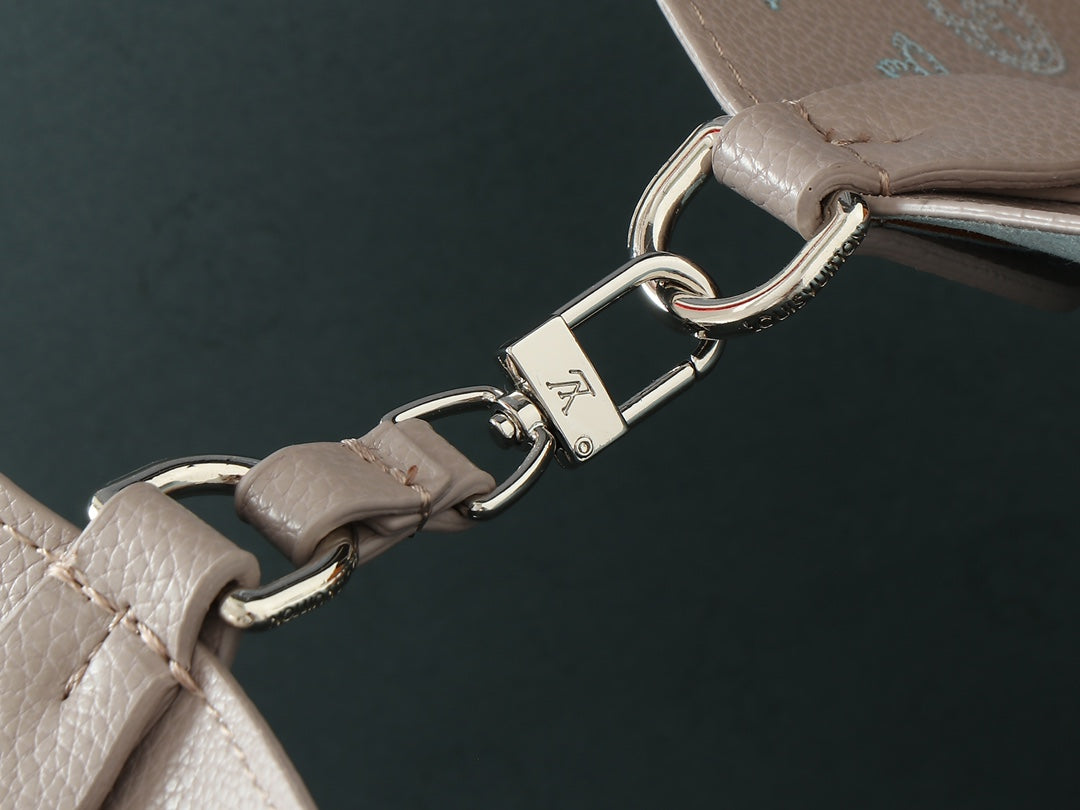 1XE58BDE Stylish leather bag