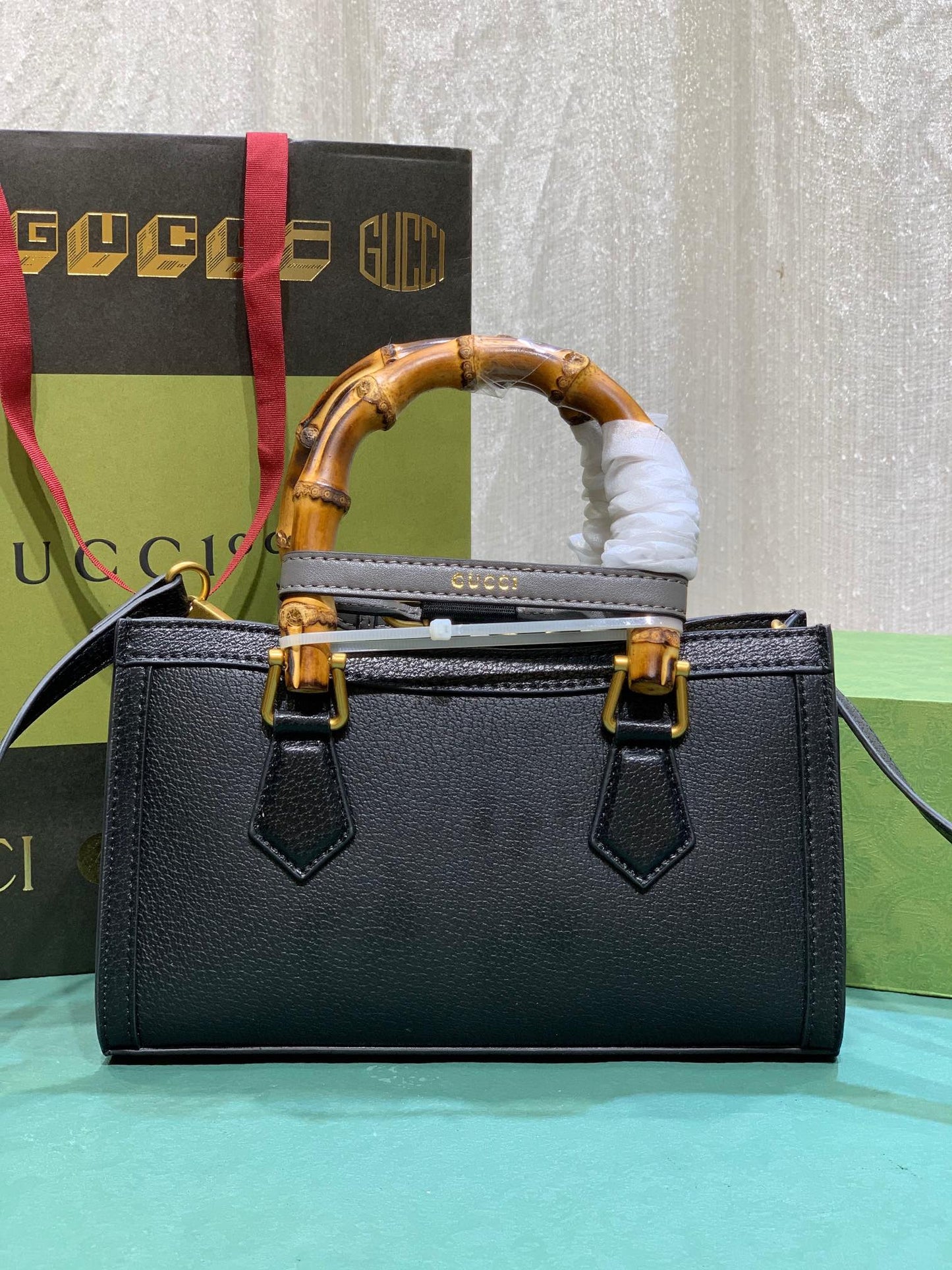 1XB114BDE Stylish leather bag 