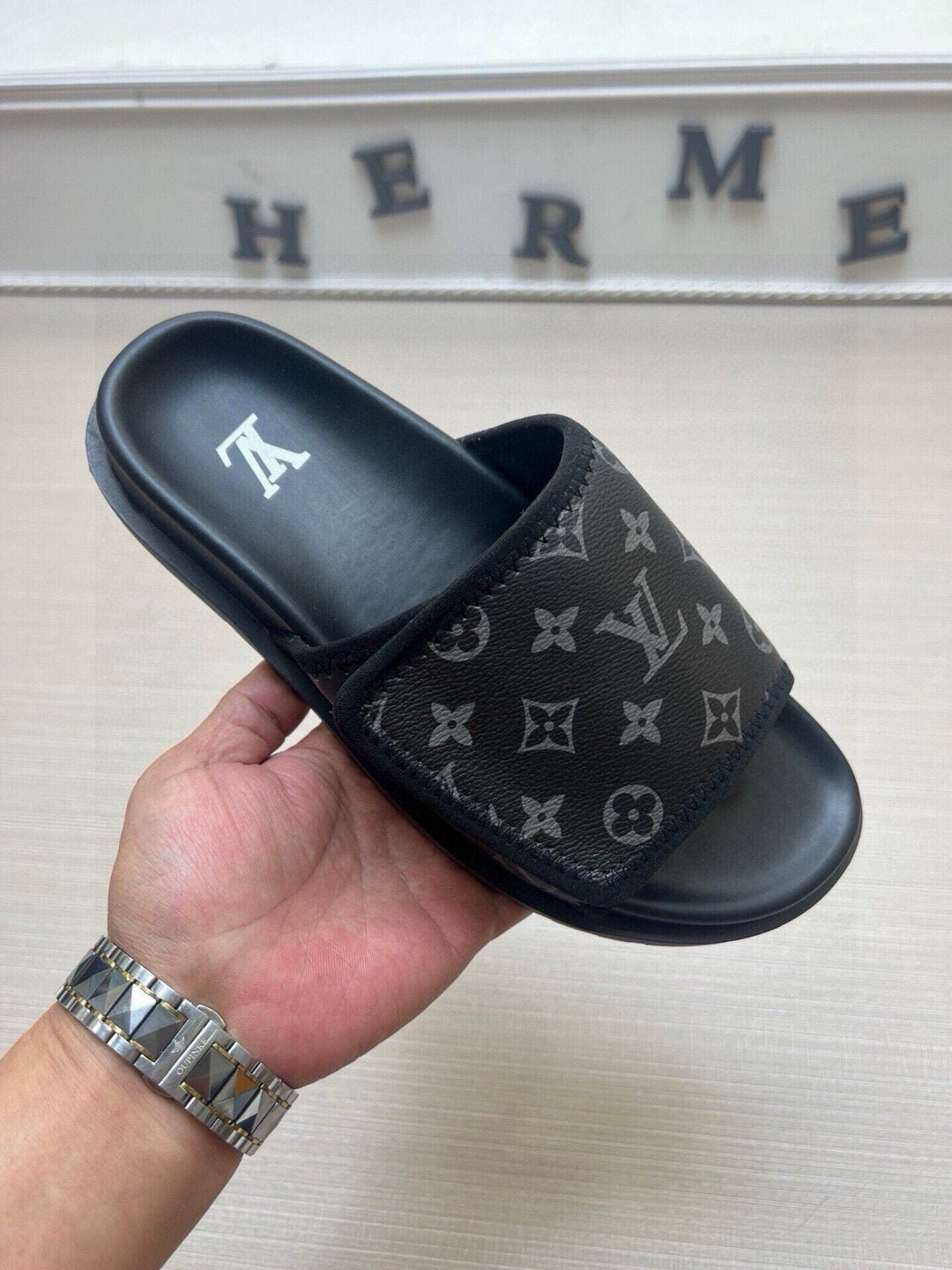 5QE5ZDE Stylish Slippers