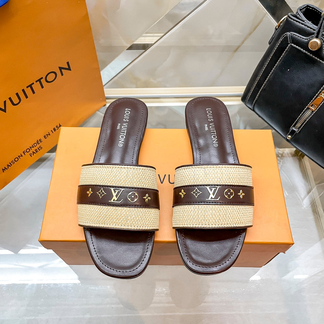 14E96ZDE Stylish Slippers