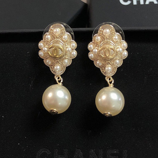 14C62EDE Stylish Earrings