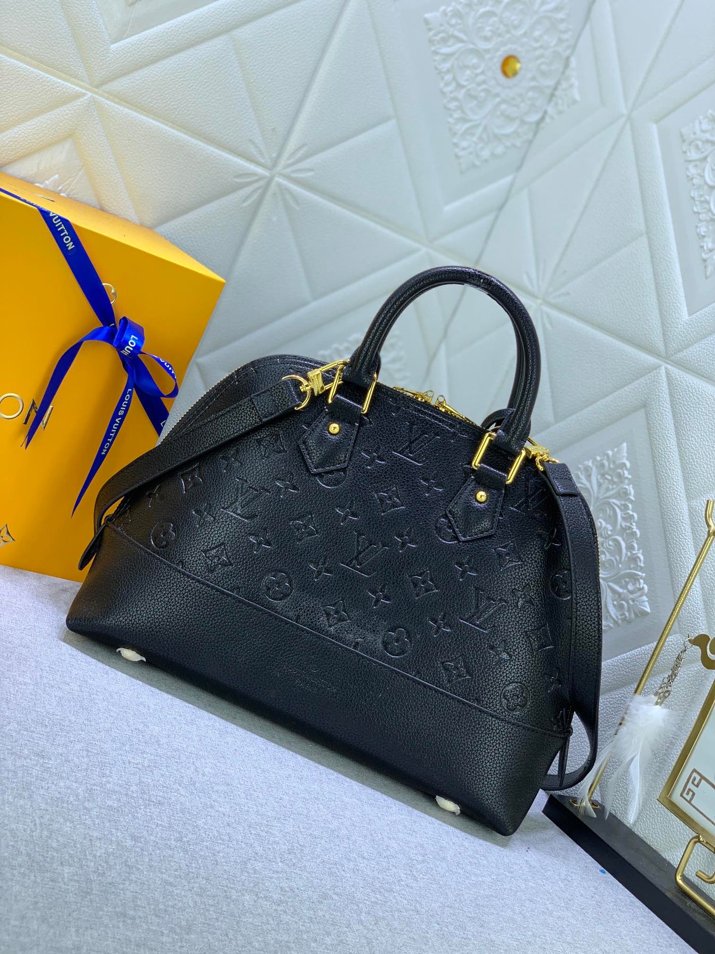 2XE319BDE Stylish leather bag 