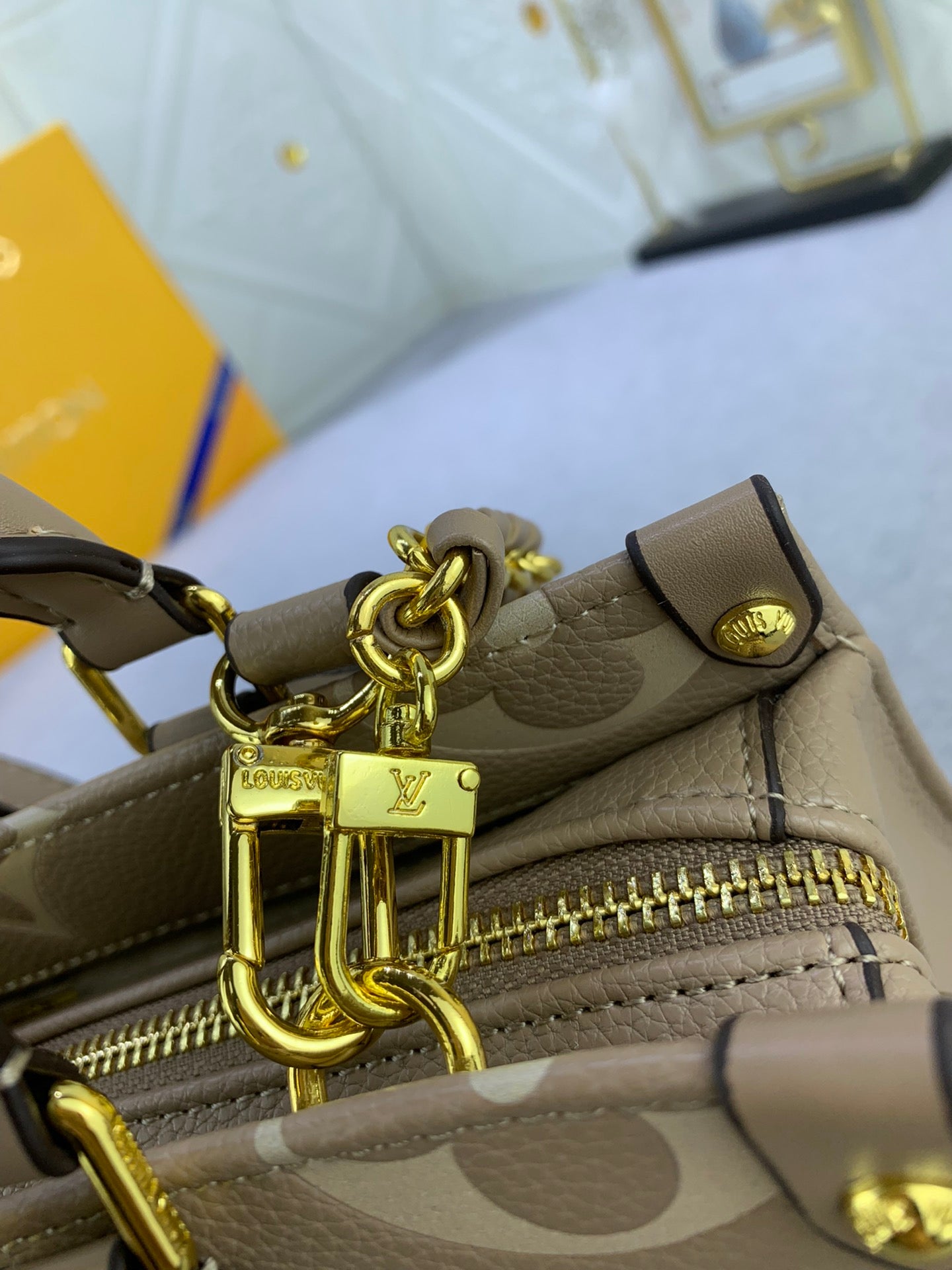 2XE320BDE Stylish leather bag 