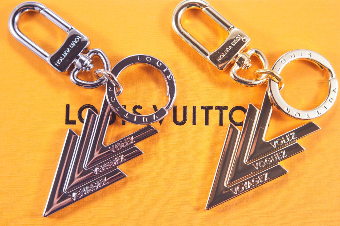 14E89ADE Stylish key closure