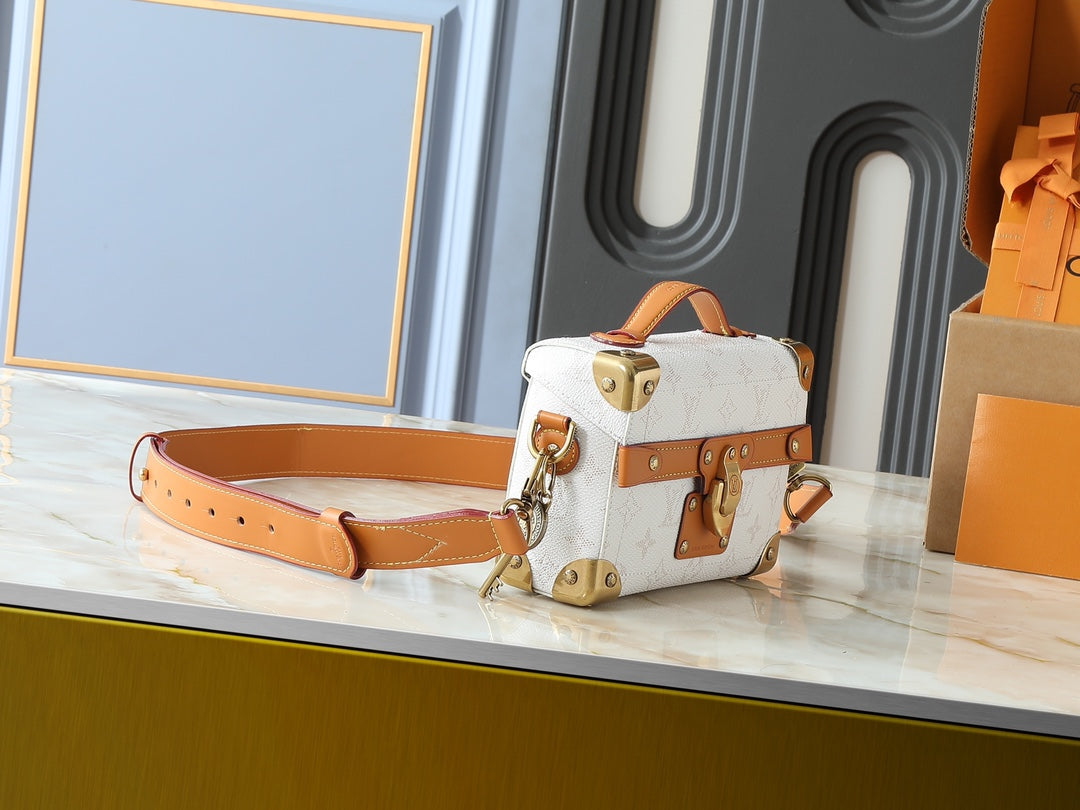 15RE47BDE Stylish leather bag