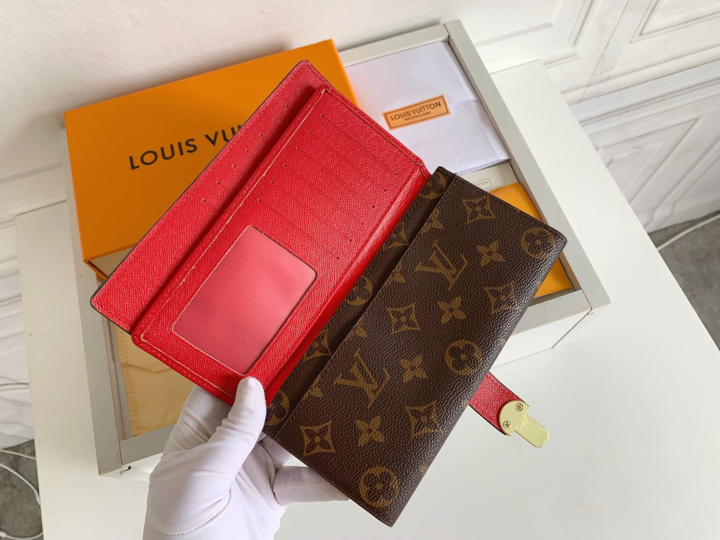 1XE73BDE Stylish leather wallets with package