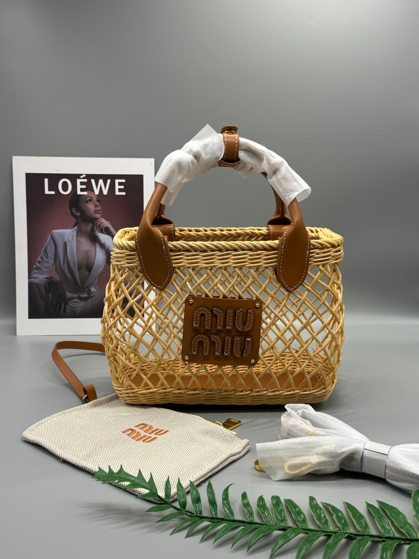 175RA2BDE Stylish woven handbag