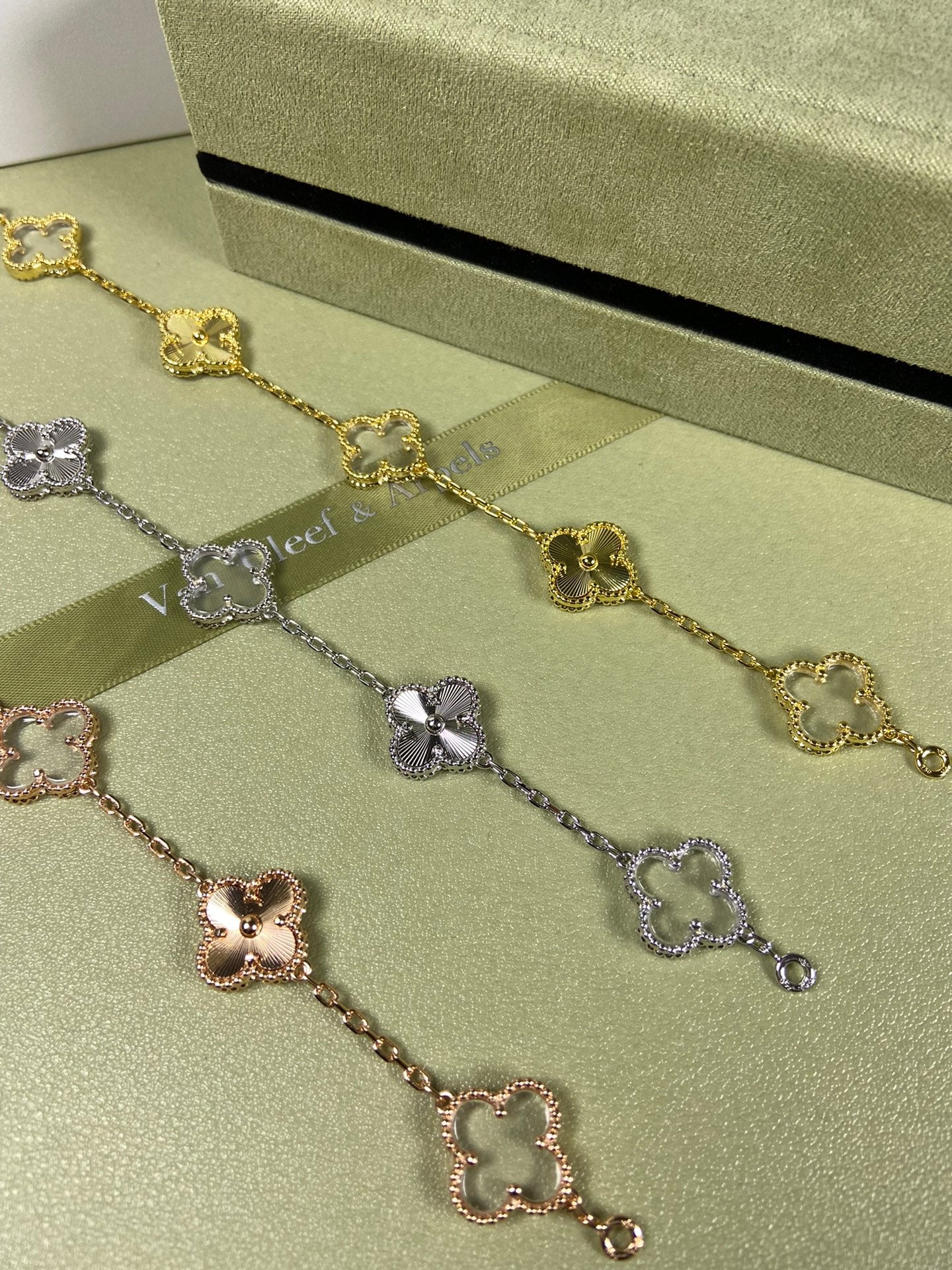 5XVA181KDE Stylish bracelets  5 flowers normal size1.5cm flower