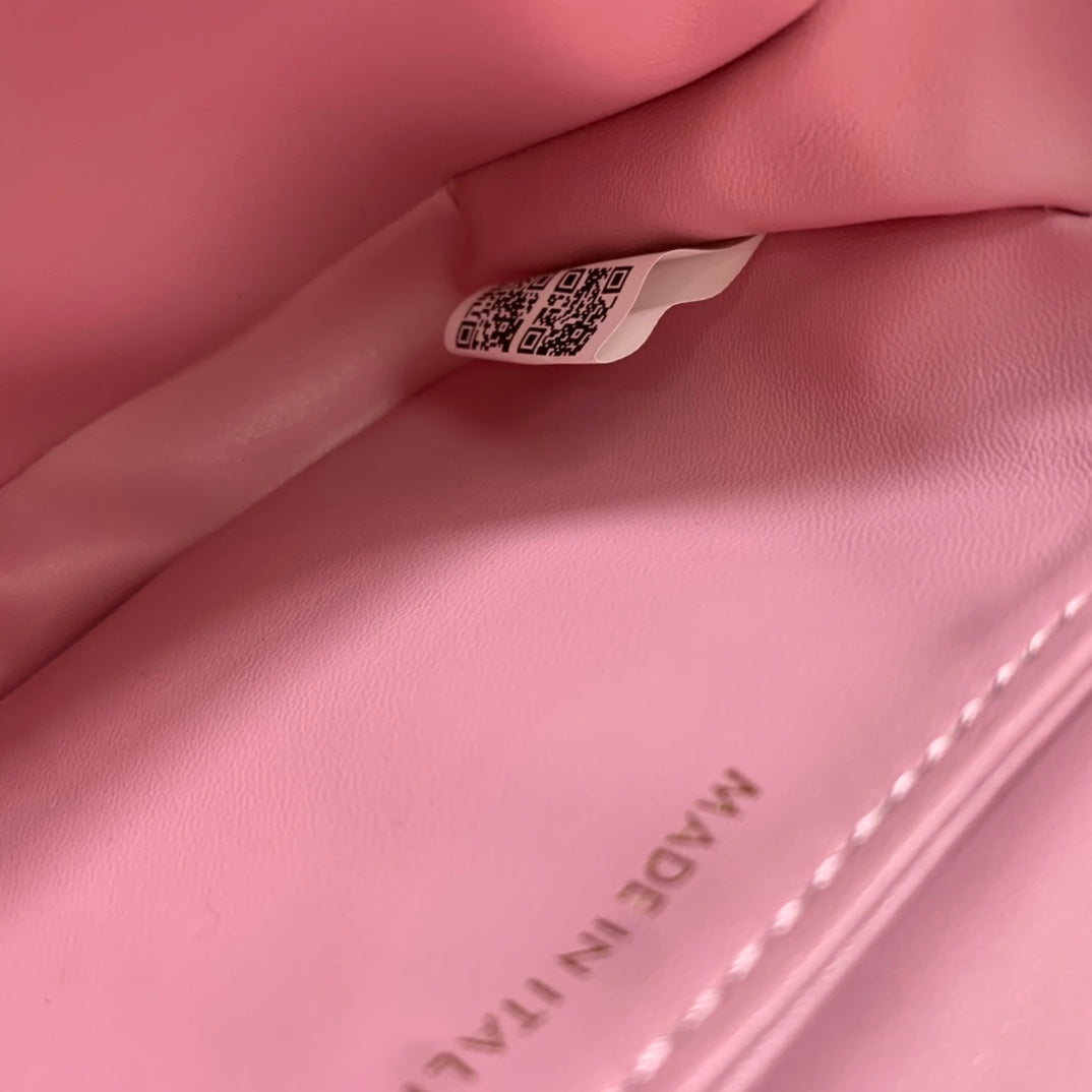 1XCL40BDE Stylish leather bag 