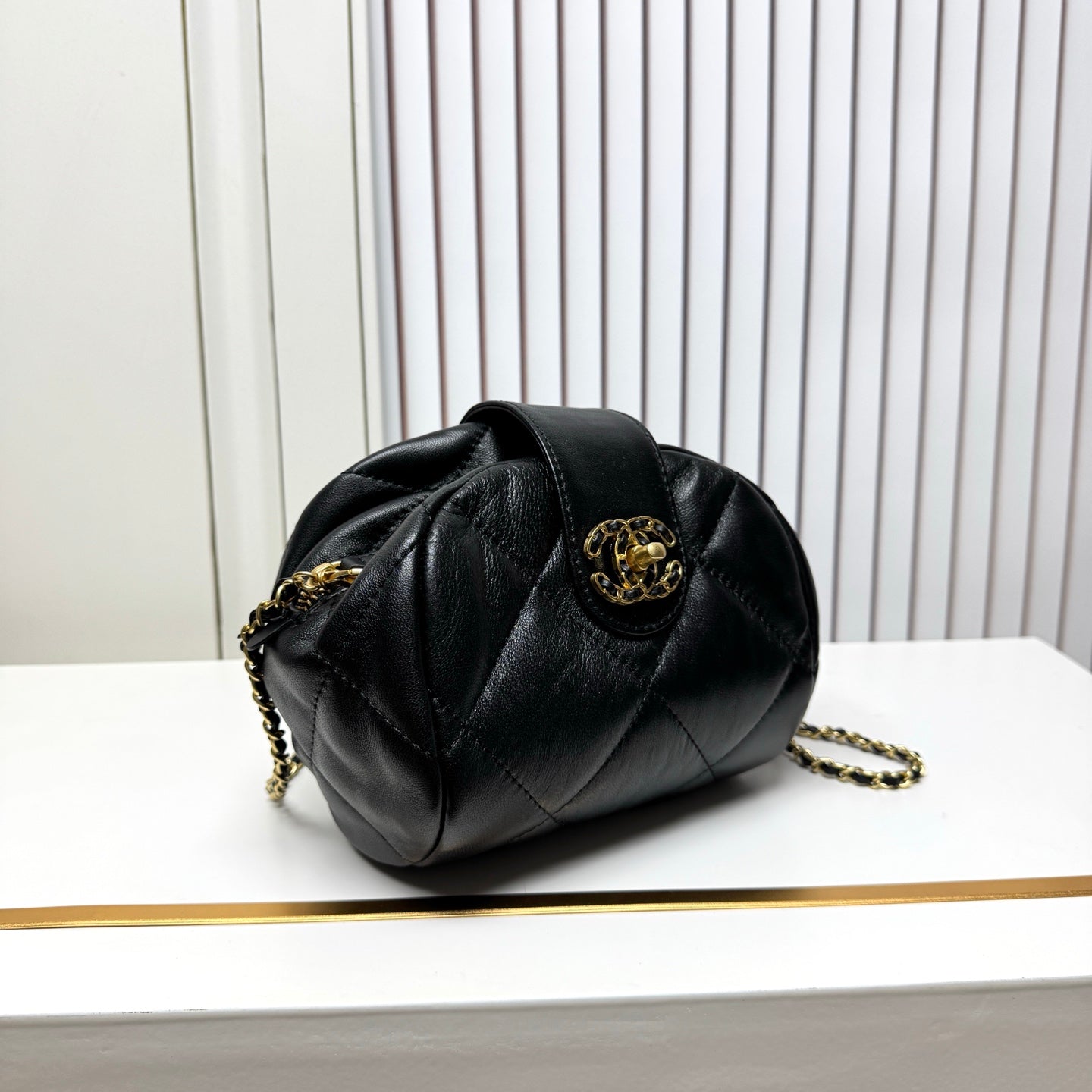15RC49BDE Stylish leather bag