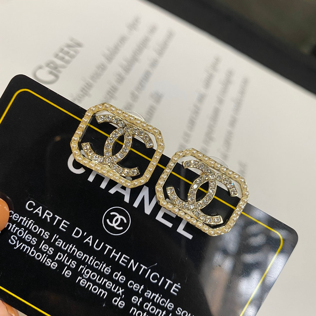 14C37EDE Stylish Earrings