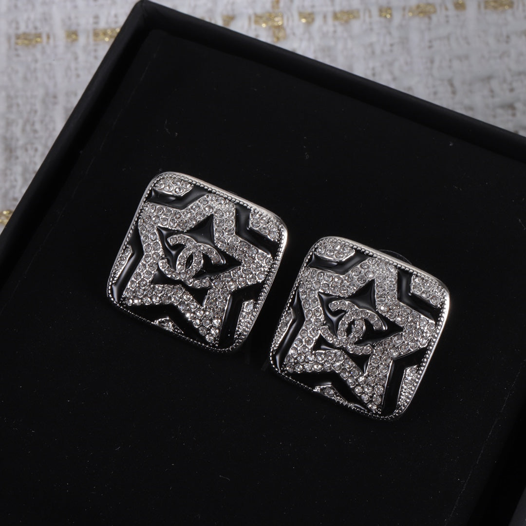14C268EDE Stylish Earrings