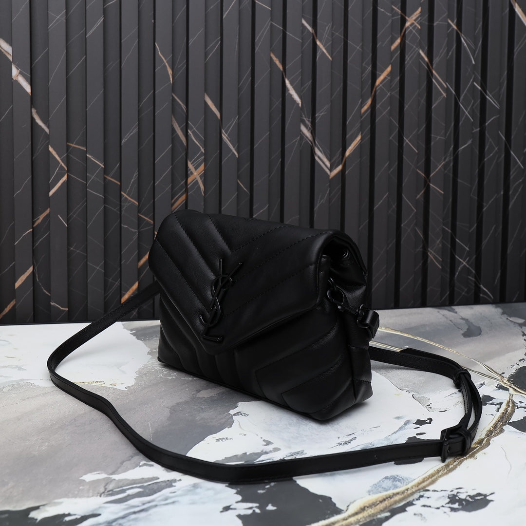 1XSL267BDE Stylish leather bag 