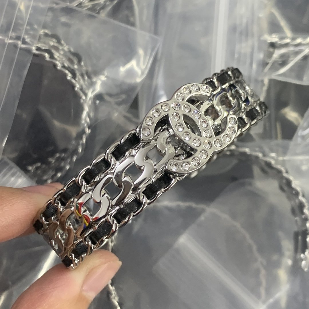 8XC60KDE Stylish Bracelets