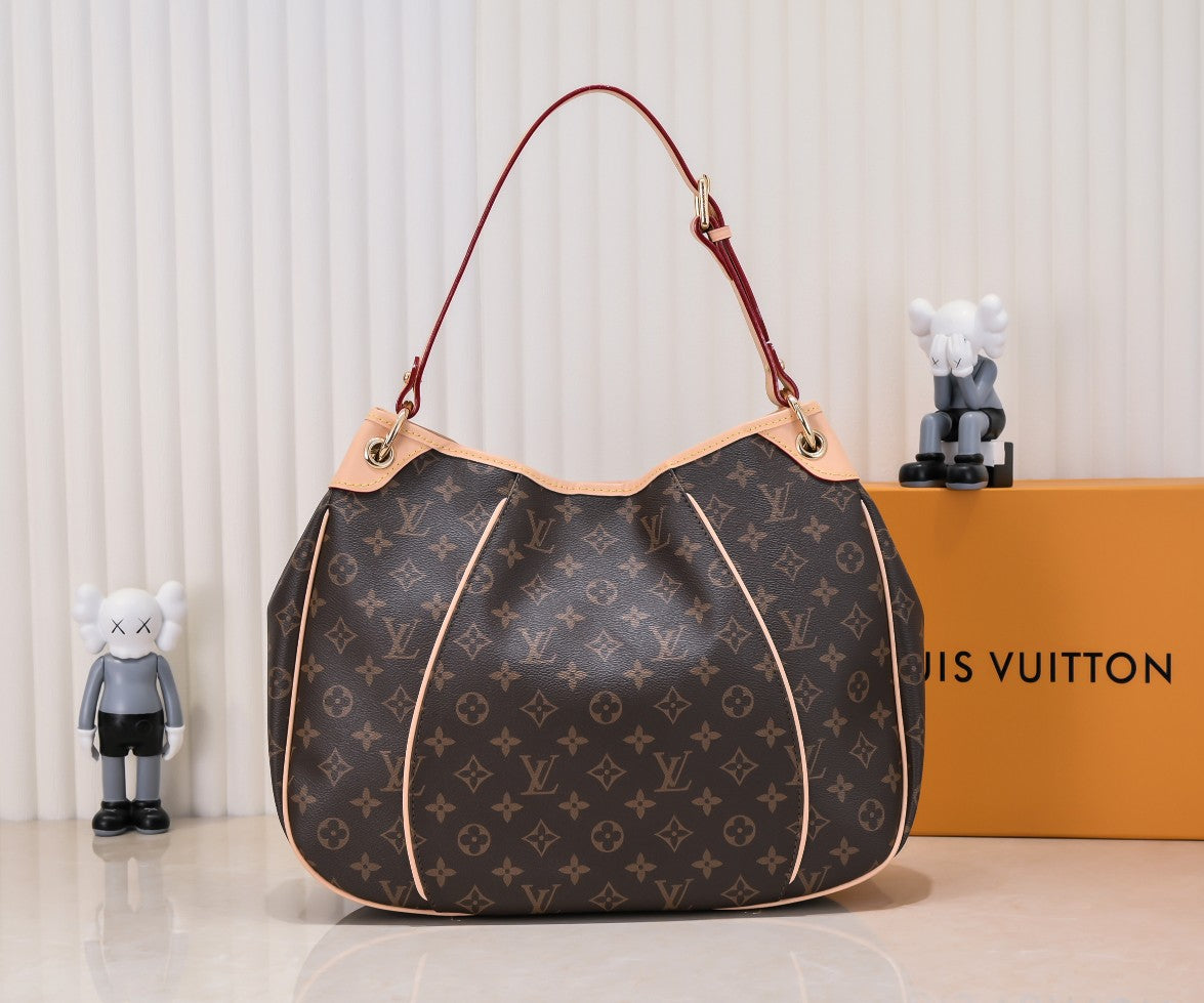 1XE63BDE Stylish leather bag 