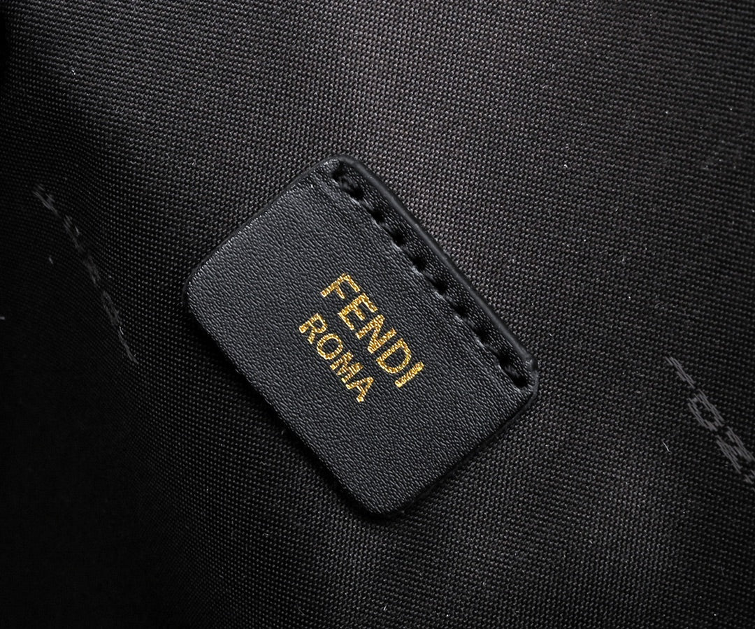 1WF110BDE Stylish leather bag