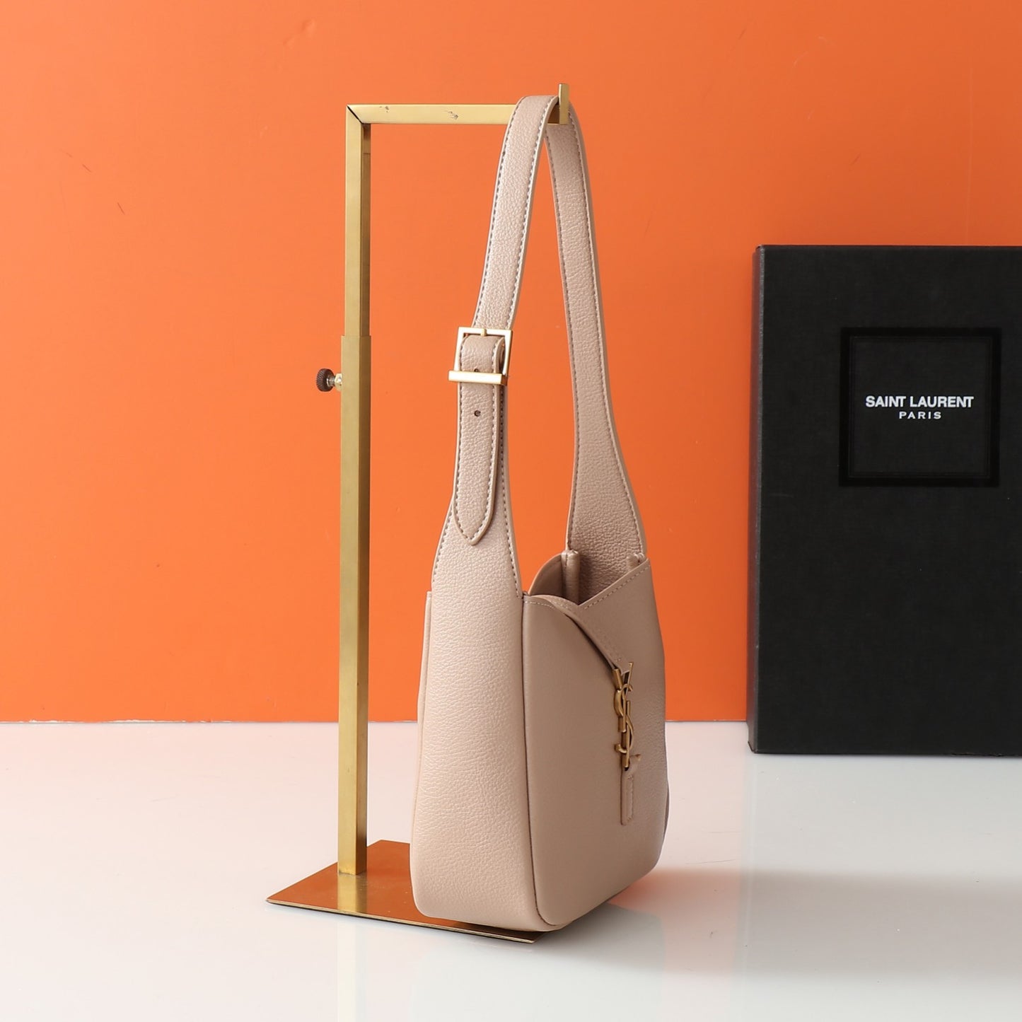 165NSL115BDE Stylish leather bag