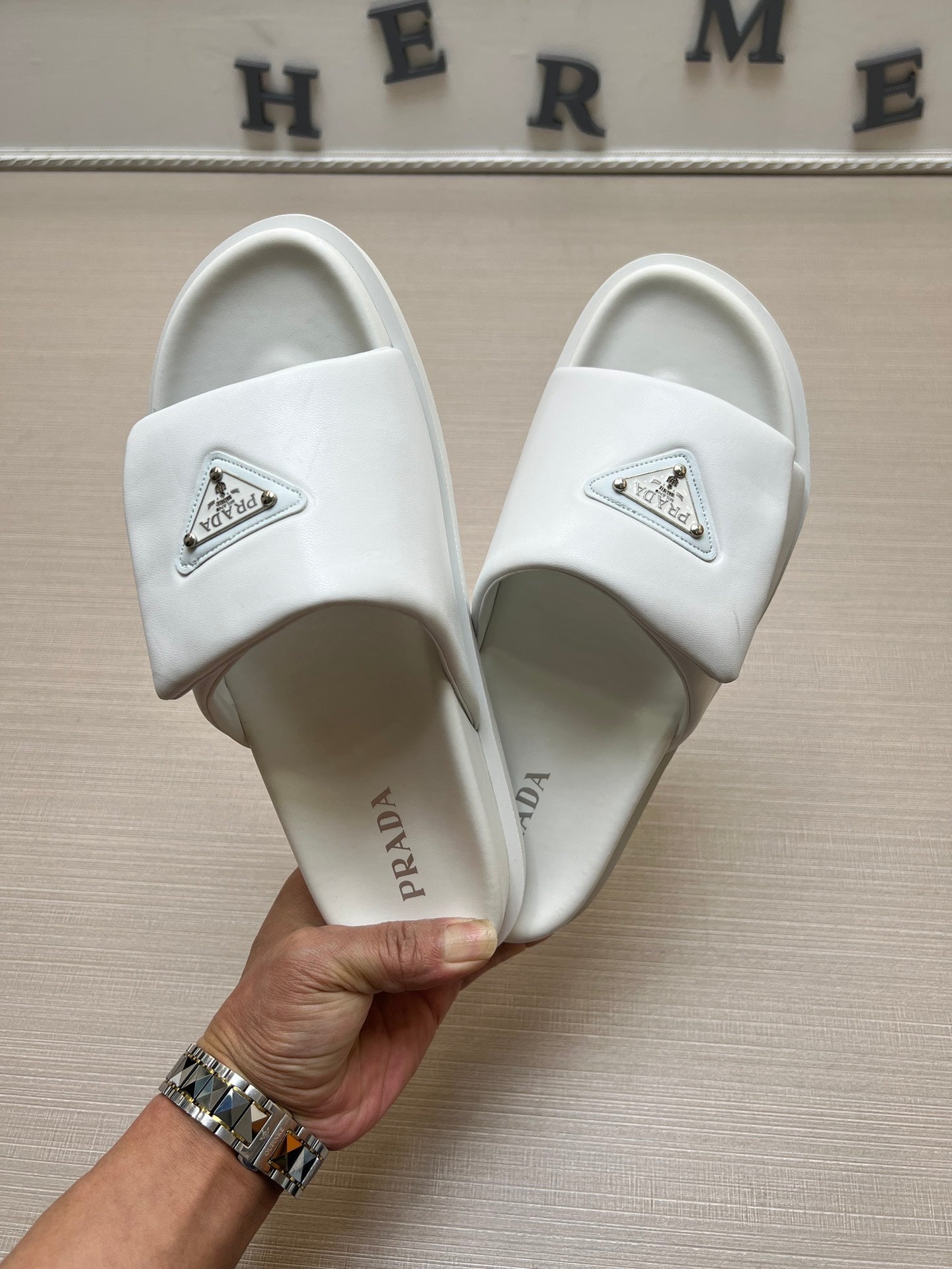 54PD4ZDE Stylish slippers