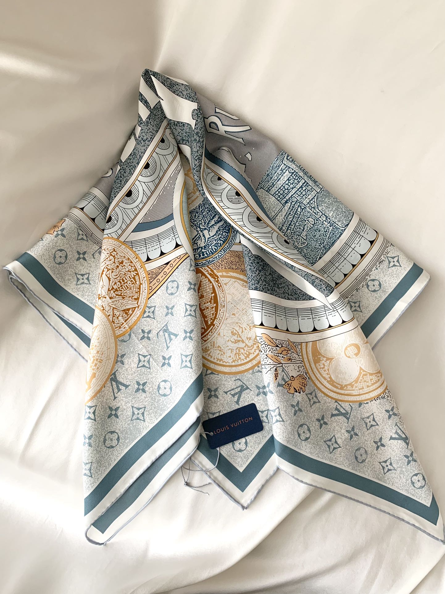 155NE98WDE Stylish Silk Scarve