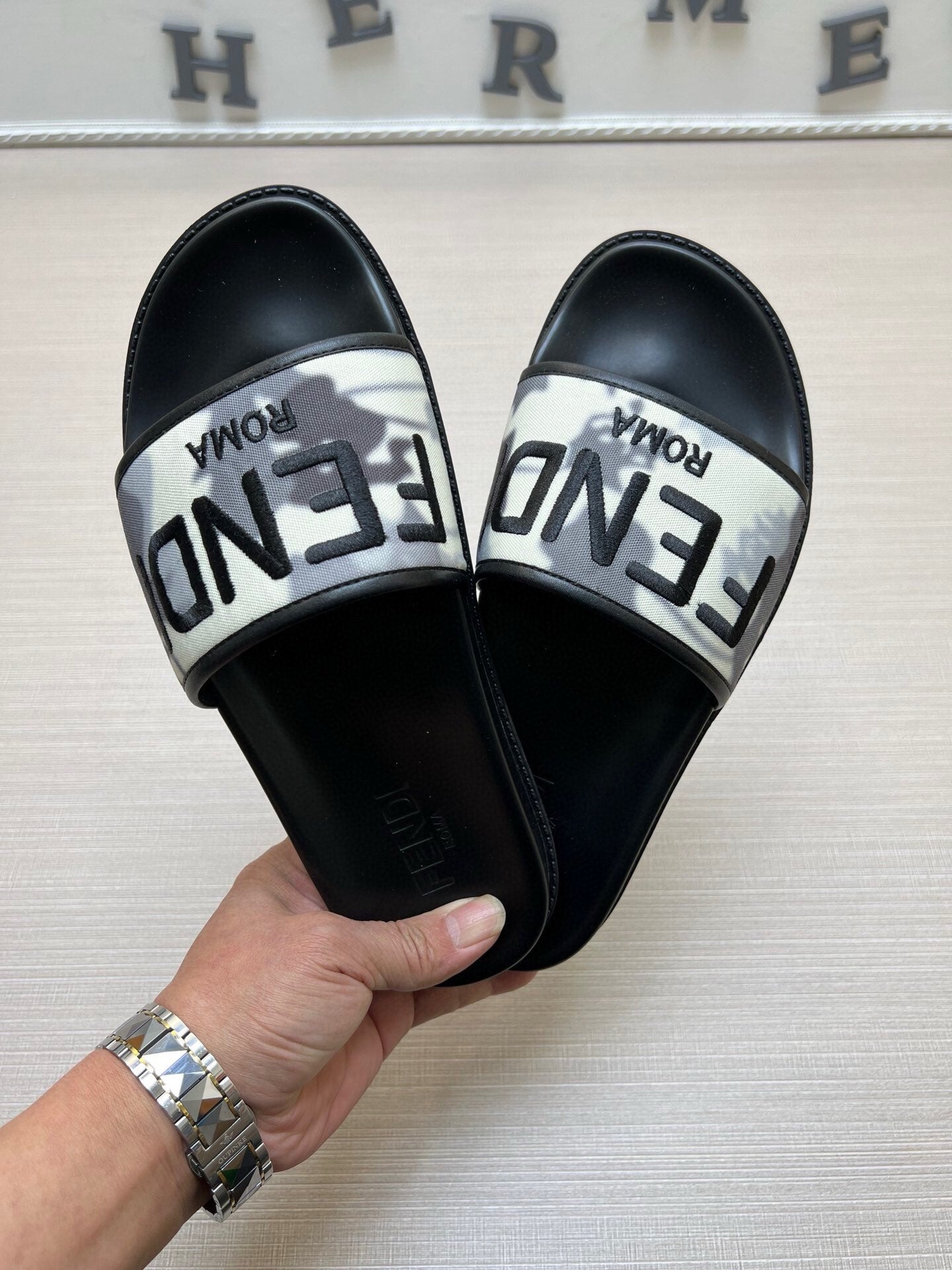 54F24ZDE Stylish slippers