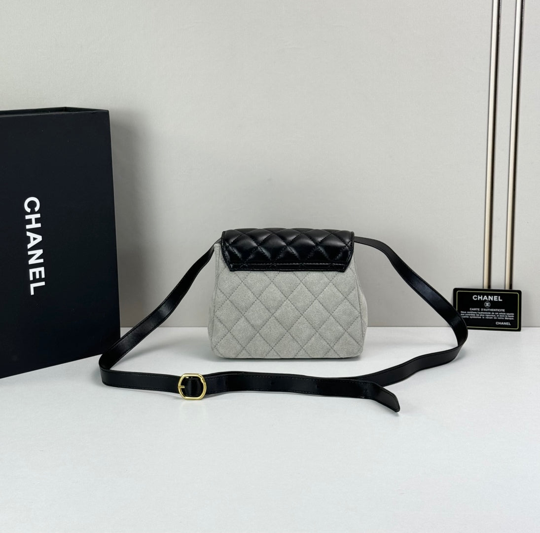 15RC62BDE Stylish leather bag