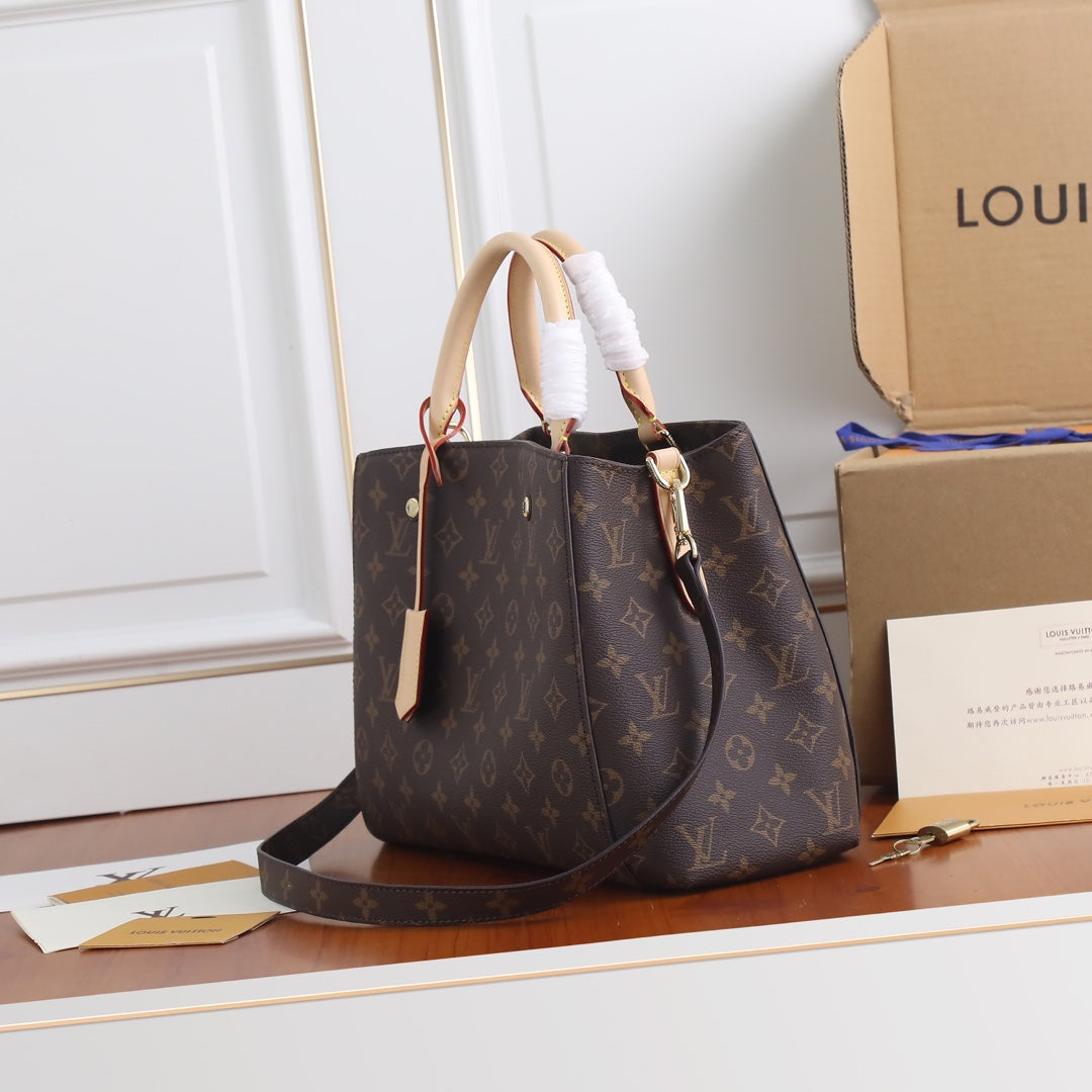 2XE317BDE Stylish leather bag 