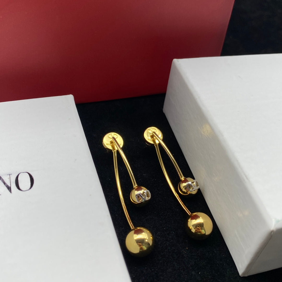 1YVL234EDE Stylish Earrings