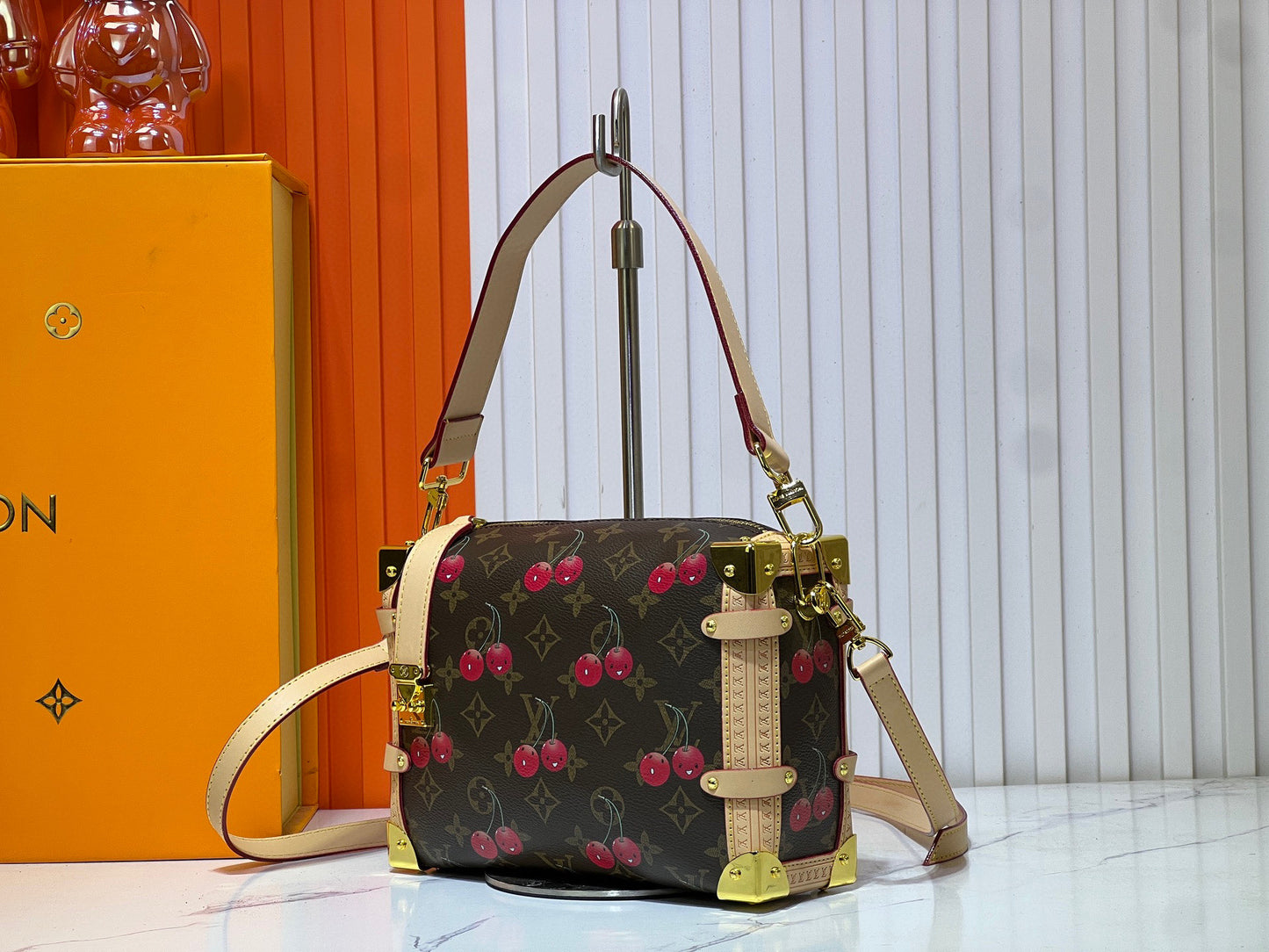 155NE18BDE Stylish leather bag