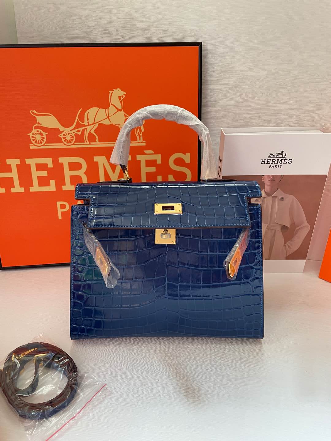 2WH28BDE Stylish leather bag