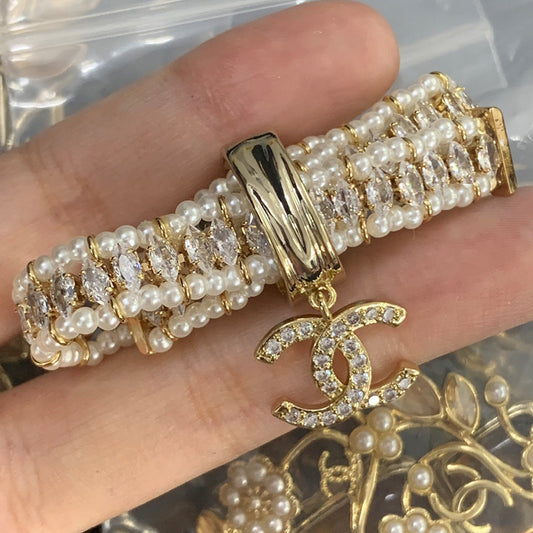 84C54XDE Stylish Brooch