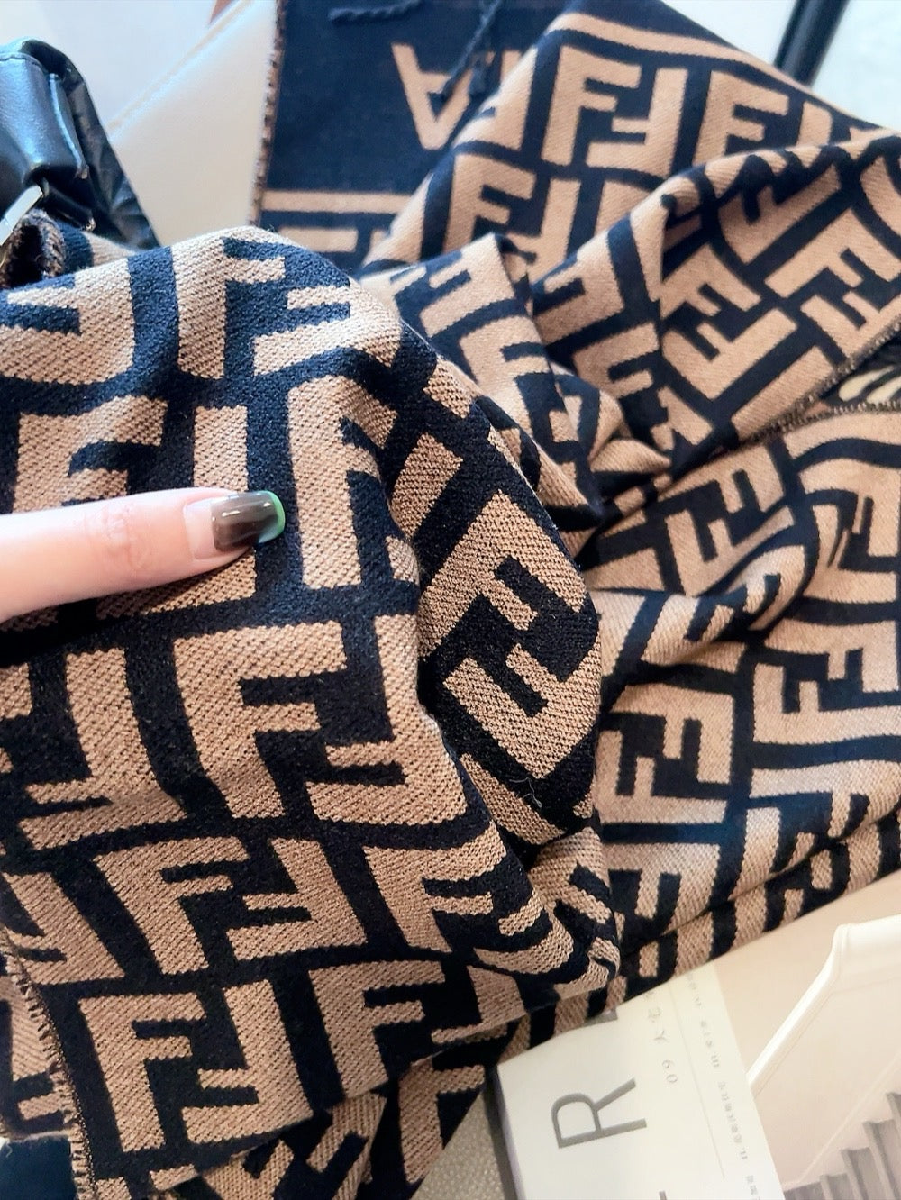 185ZF12WDE Stylish Winter Scarves