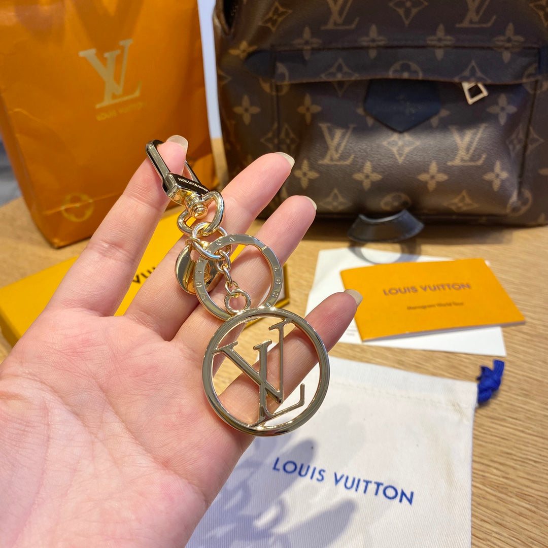1E15ADE Stylish  Keychains