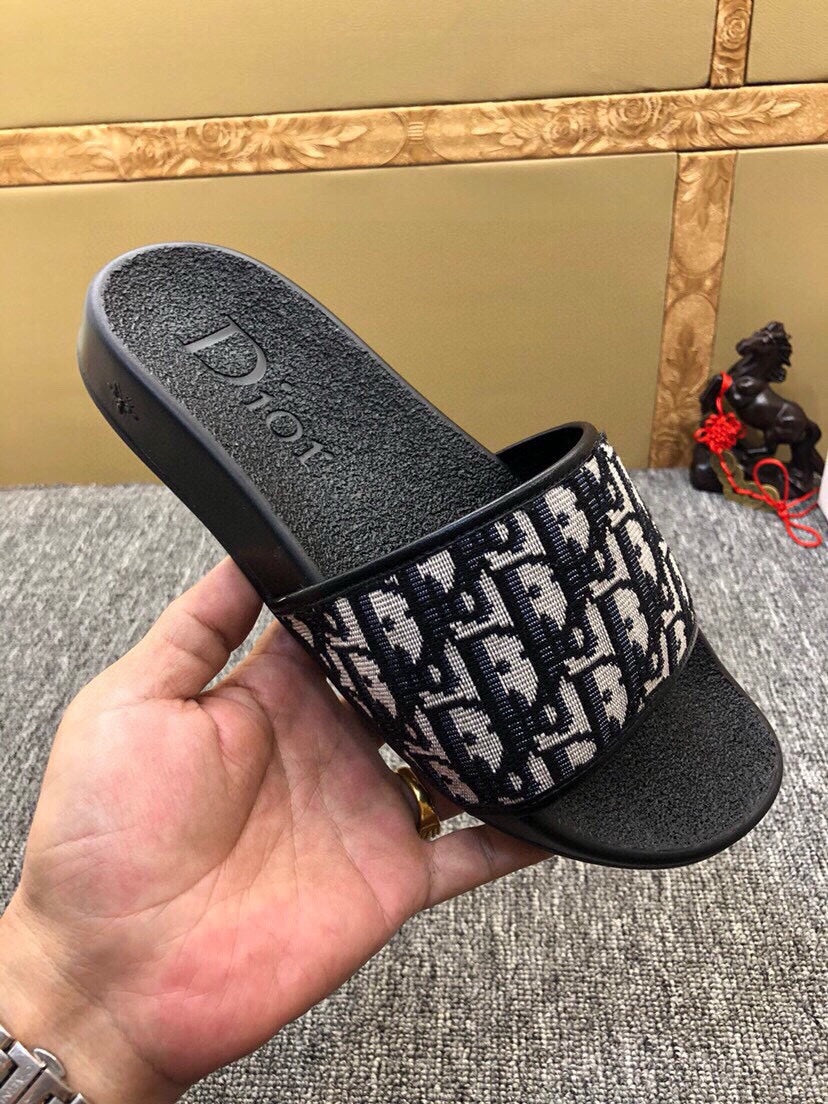 54D50ZDE Stylish slippers