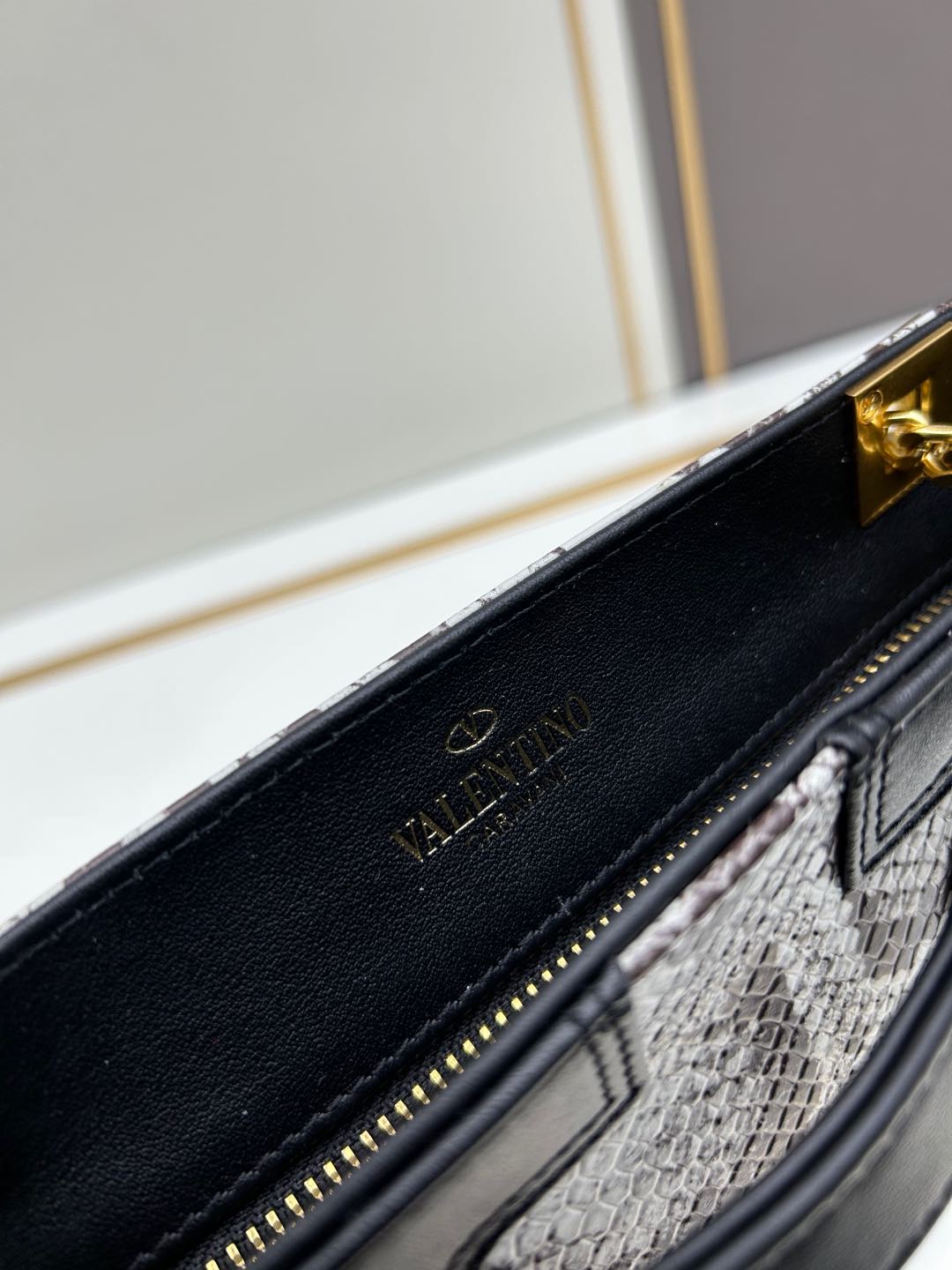 2WVL47BDE Stylish leather bag