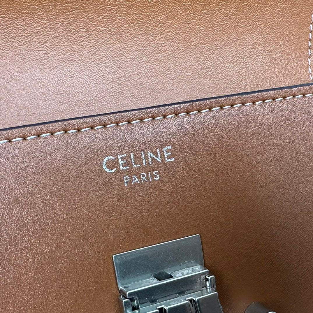 1XE271BDE Stylish leather bag 