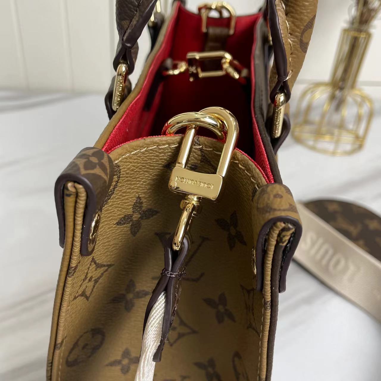 1XE65BDE Stylish leather bag 