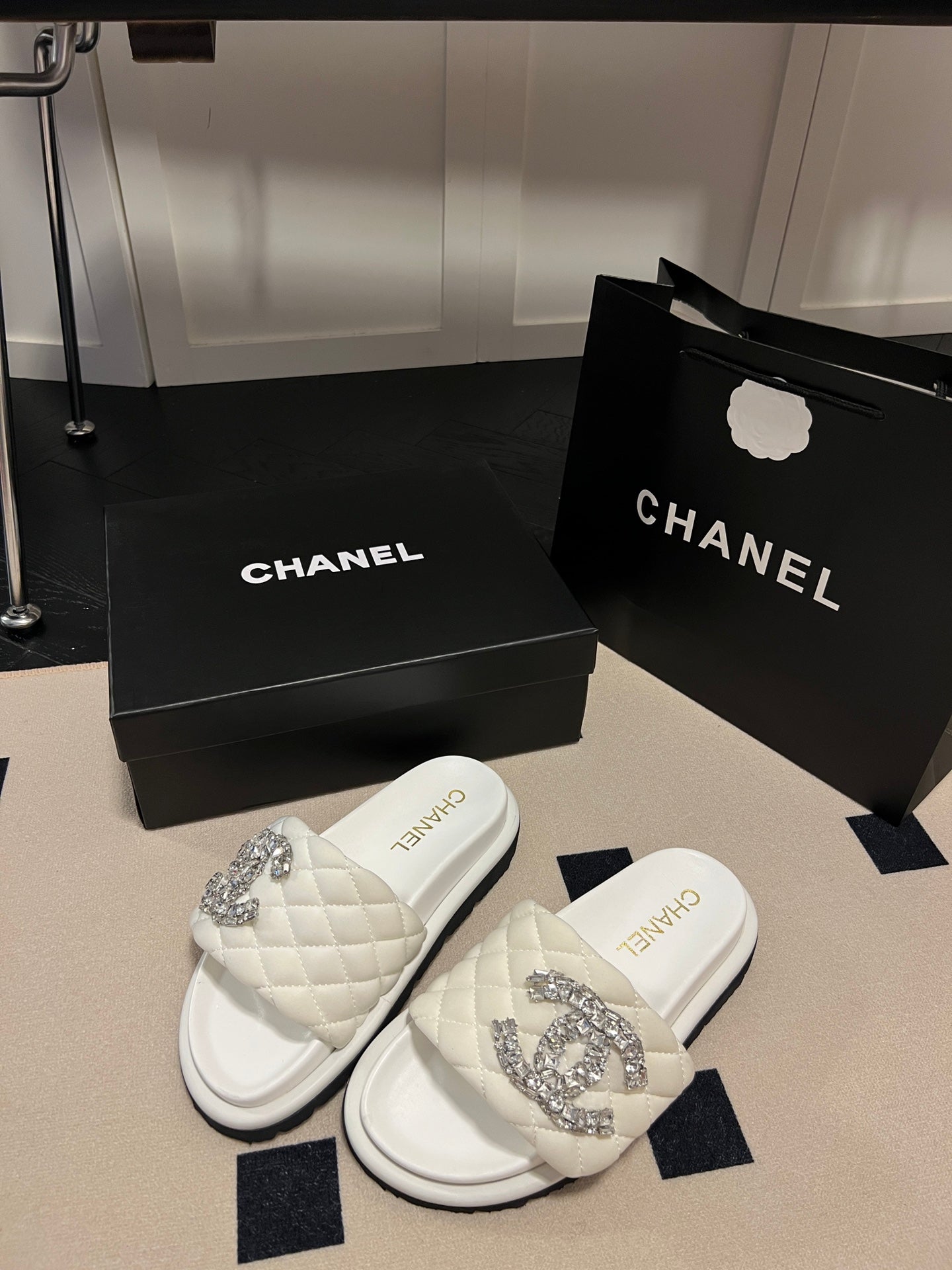 14C93ZDE Stylish Slippers