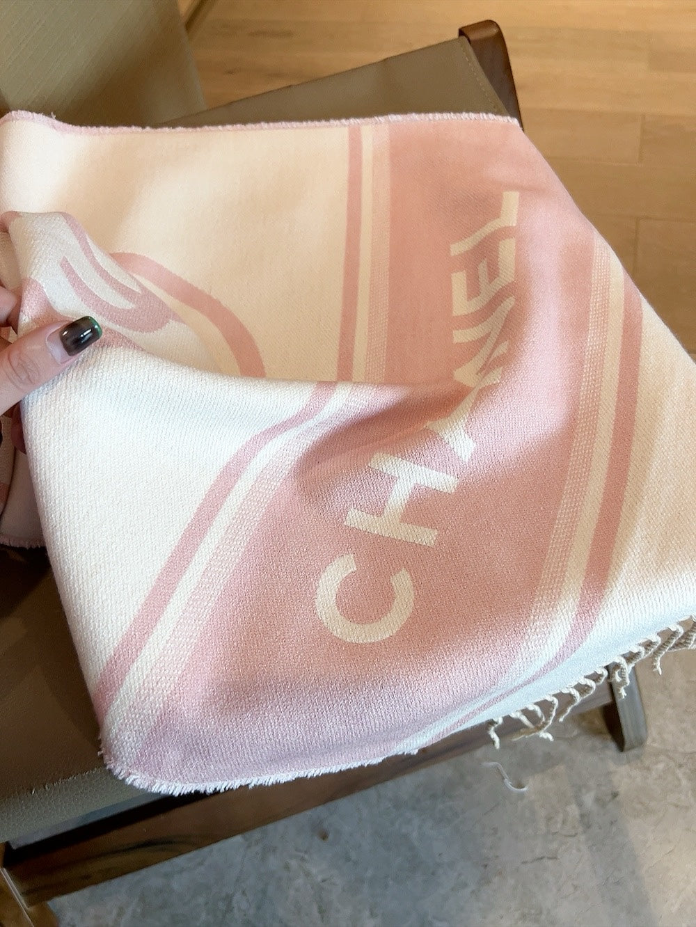 185ZC9WDE Stylish Winter Scarves