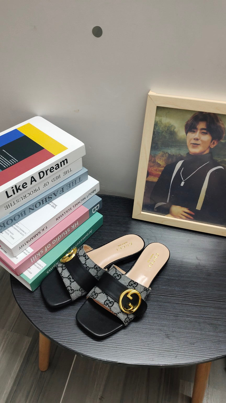 14B100ZDE Stylish slippers