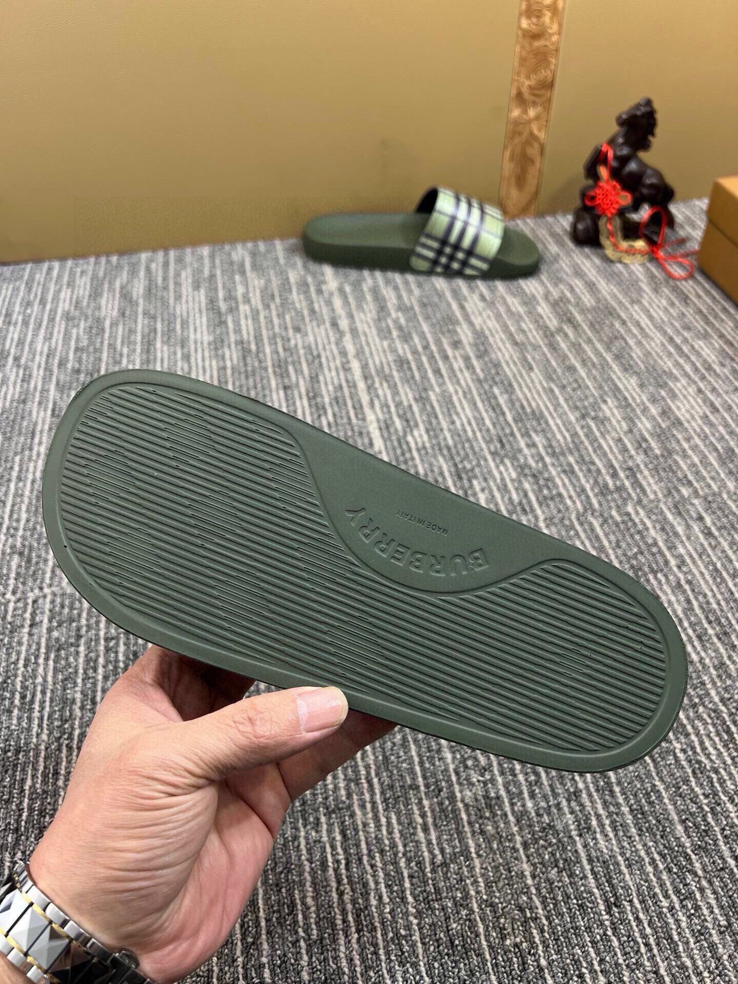 535ZR259ZDE Stylish Slippers