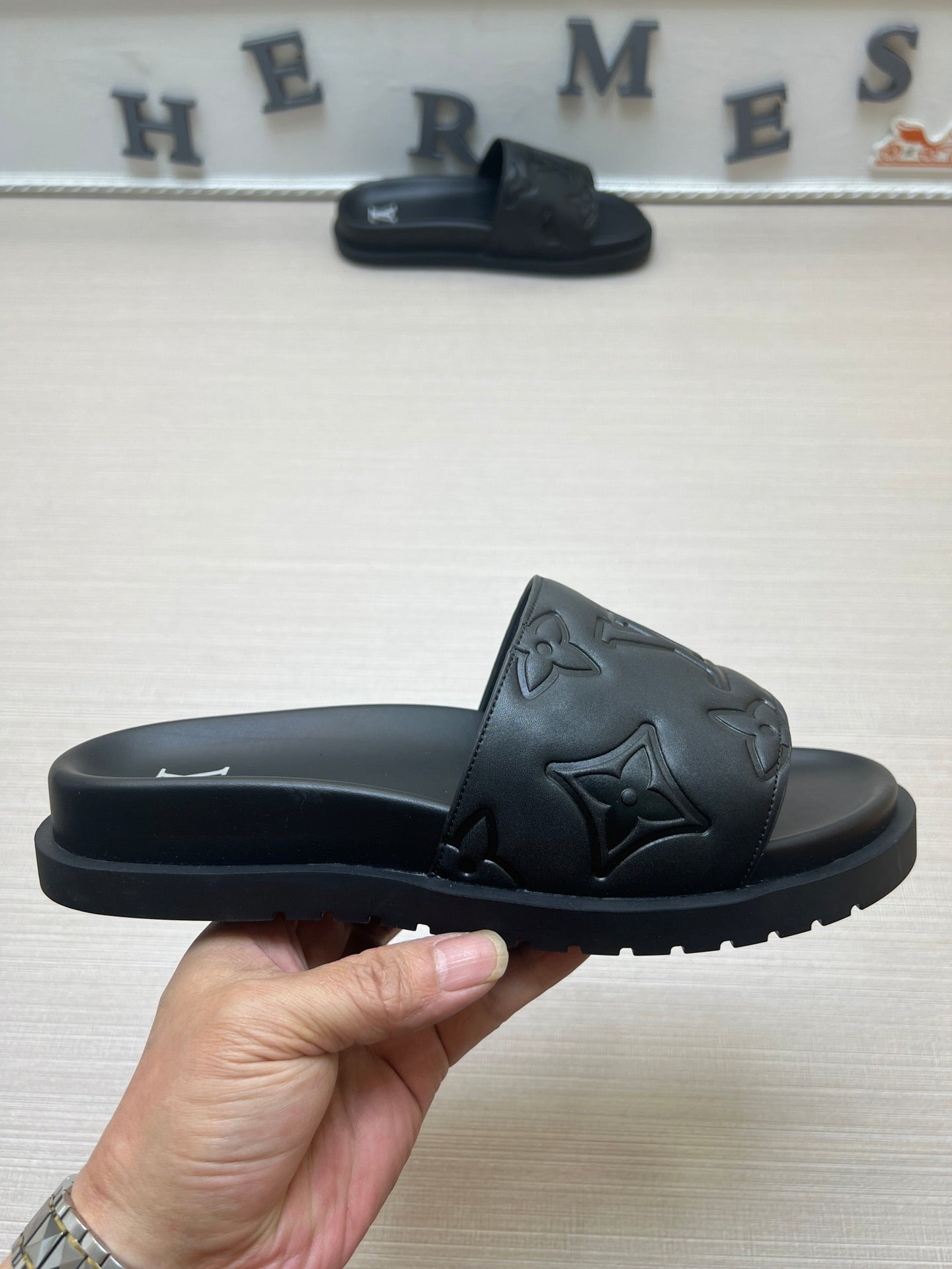 54E3ZDE Stylish slippers