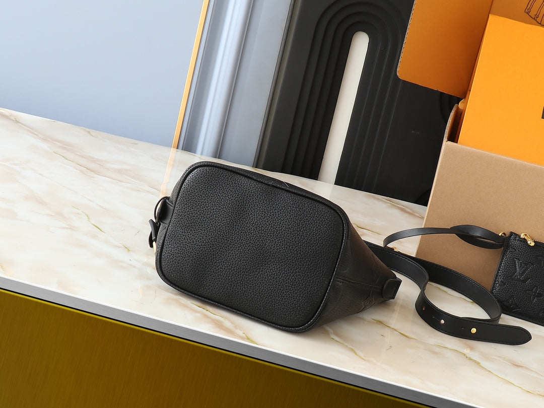 2WE3BDE Stylish leather bag